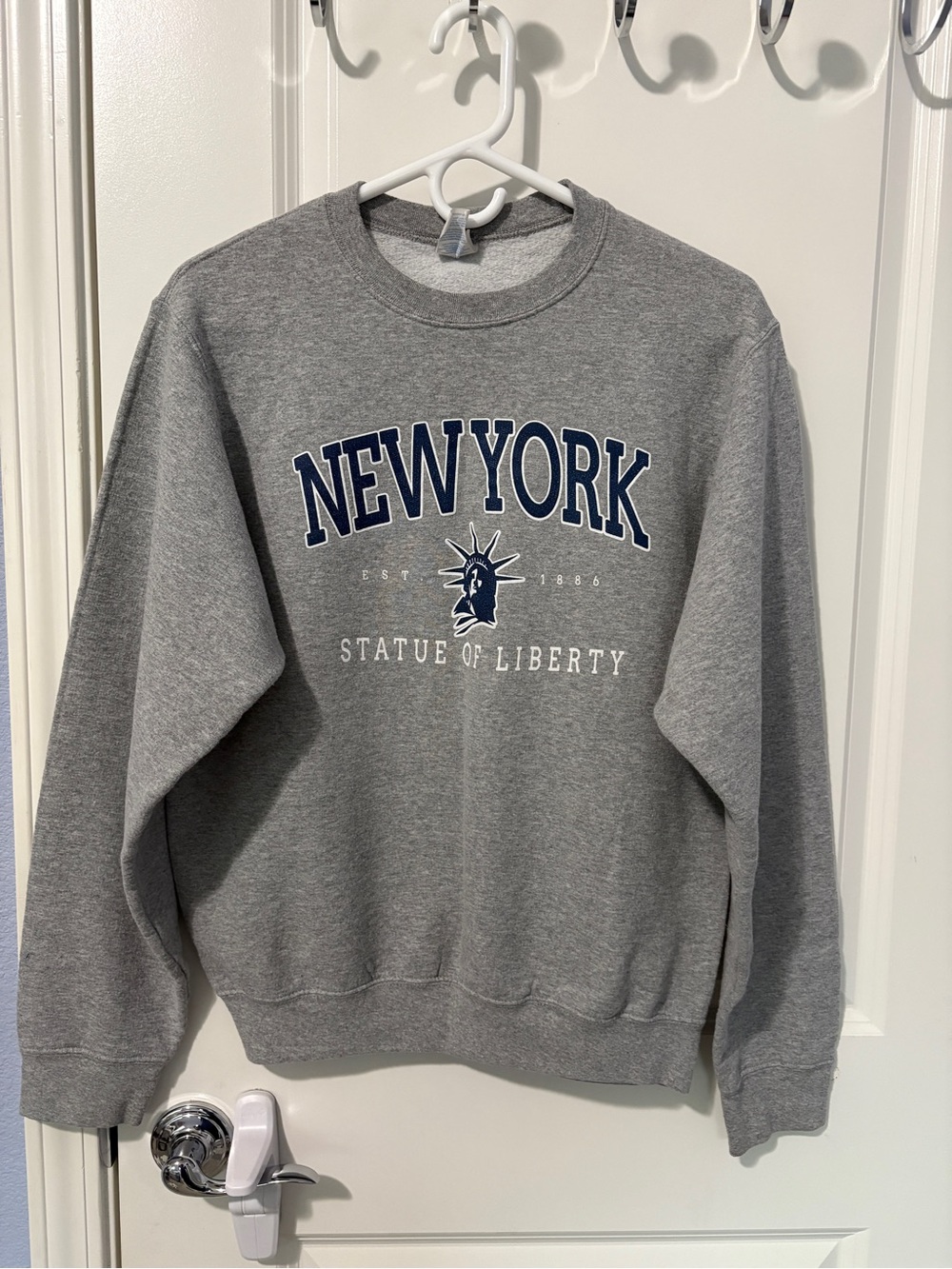 New York City Sweatshirt Mens Small Statue Of Liberty NYC Gray Port & Company